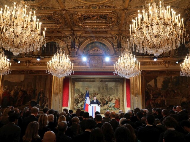 Macron chce bojovať proti falošným správam, navrhol prípravu zákona