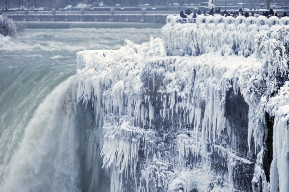 canada-deep-freeze-niagara-falls-06363-e1d7674b3835415f8ba41d795243f071_ef5585ea.jpg