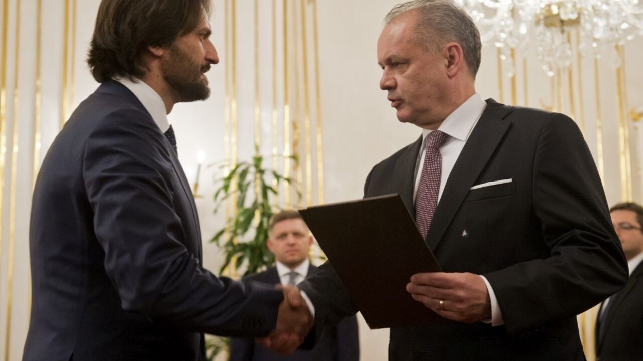 Vrátil ovracané lietadlo, tvrdí Kaliňák po Kiskových obvineniach