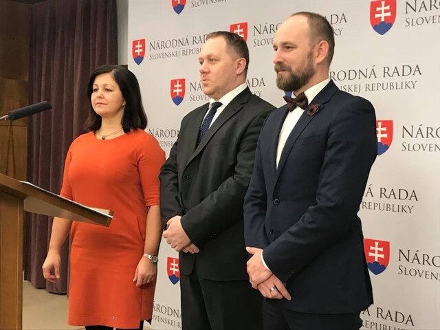 Župani z OĽaNO skončili ako poslanci, vyzvali k tomu aj Bašku