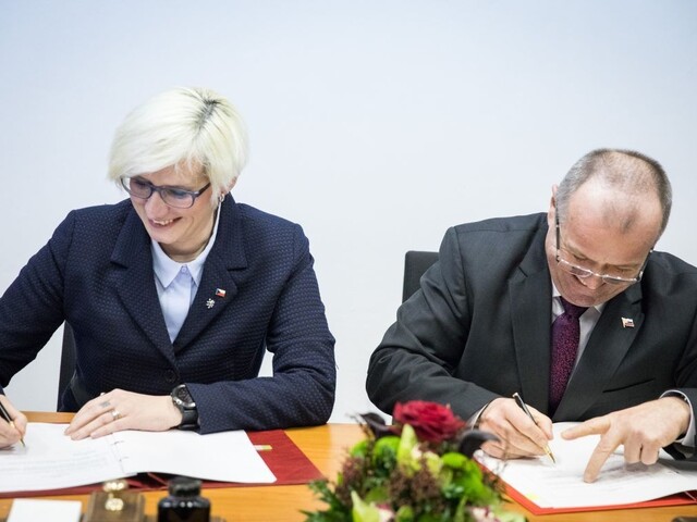 Česko-slovenské nebo je realitou, ministri podpísali zmluvu