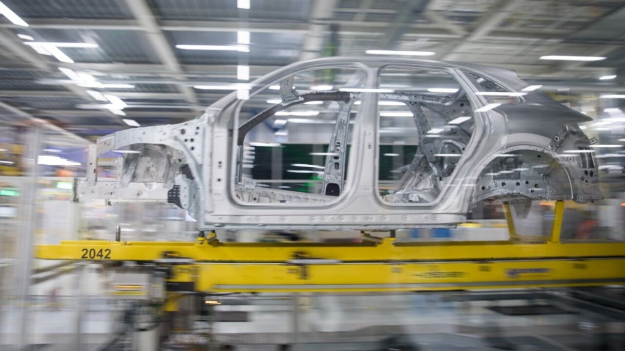 Automobilky si od umelej inteligencie sľubujú úsporu, týka sa aj zákazníkov