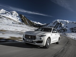 Otestovali sme superšport v "tele" SUV a nové Volvo XC60