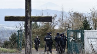 Viacnásobná vražda v Česku: rodičov zviazali, dcéru mali znásilniť