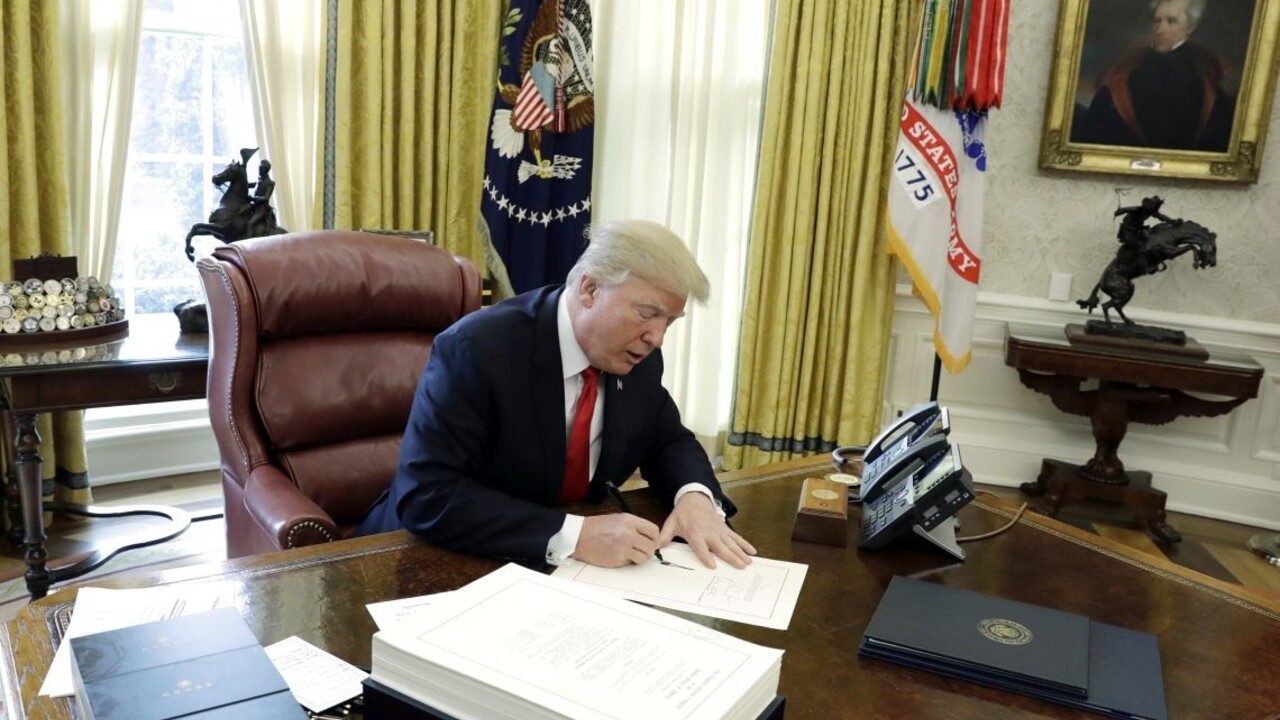 Trump pracuje čoraz menej. Čas trávi na Twitteri a pri TV