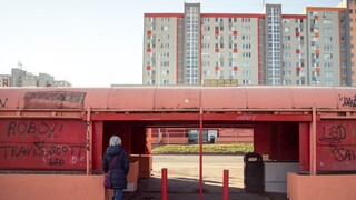 Mladík si mal v Petržalke skracovať cestu. Zahynul v šachte