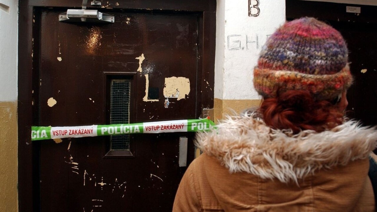 V byte našli mŕtvu matku so synom, príčina smrti je nejasná