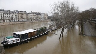 V Paríži stúpa voda. Pre hrozbu povodne uzavreli ďalšie ulice