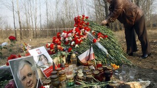 Lietadlo s poľským prezidentom sa zrútilo po výbuchu, tvrdí subkomisia