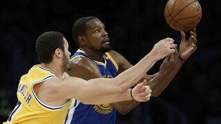 NBA: Curryho zastúpil Durant, LeBronov Cleveland s prehrou
