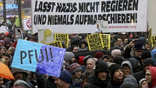 Tisíce antifašistov vyšli na protest proti novej rakúskej vláde