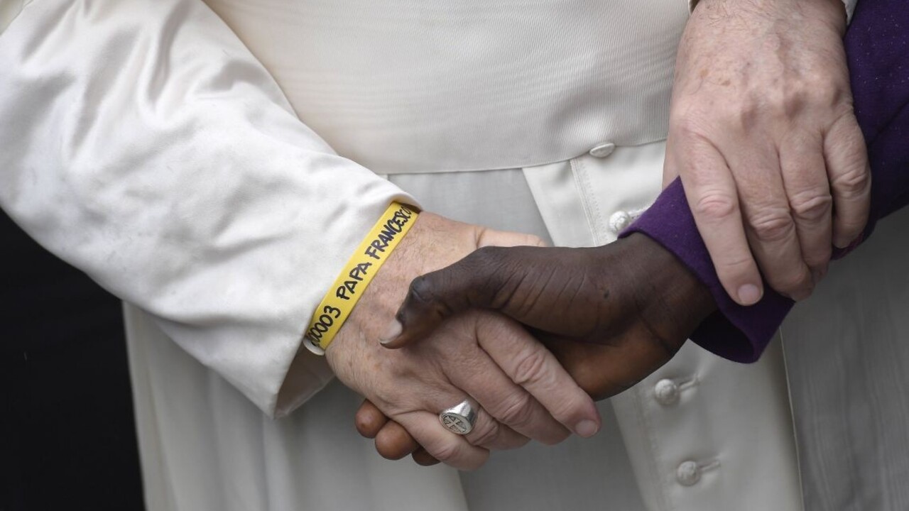 Odmietanie utečencov je hriech, tvrdí pápež. Strachu však rozumie