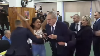 Súd rozhodol o aktivistke, ktorá polonahá vybehla na prezidenta