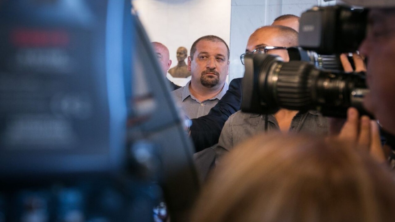 Tvrdil, že príčinu havárie pri Hejciach zamlčali. Teraz ho zadržali