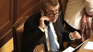 Babišova vláda musí podať demisiu, nedostala dôveru Snemovne