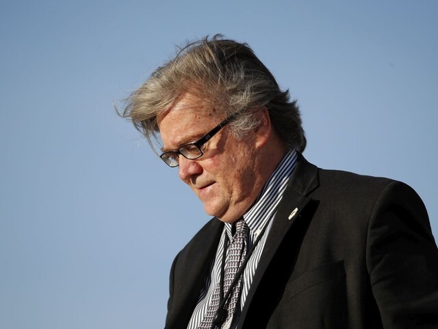 Trumpovho exporadcu predvolali vo veci ruských zásahov