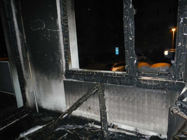 V Trnave evakuovali horiacu bytovku, niekoľko ľudí hospitalizovali