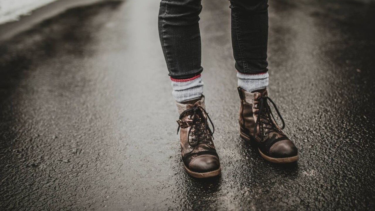 V Trenčíne skúšajú ekologický posyp. Šetrí autá ale aj labky psov