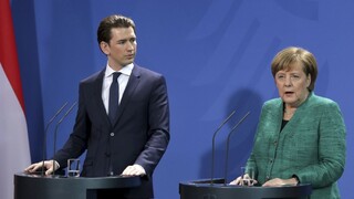 Berlín bude pozorne sledovať rakúsku vládu, vyhlásila kancelárka
