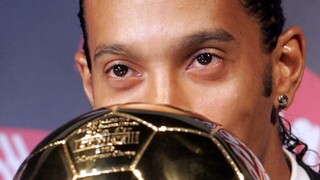 Ronaldinho ukončil svoju kariéru, plánuje rozlúčkové zápasy