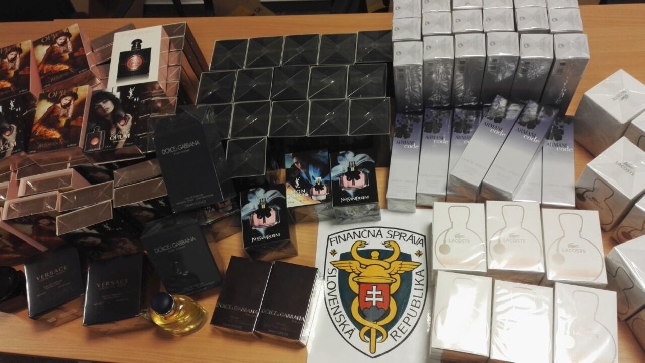 Na Slovensko priviezli 75 litrov falošných parfumov za desaťtisíce