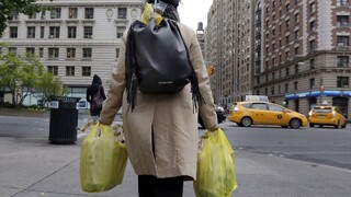 Platenie za tašky problém nerieši. Ľudí treba motivovať, tvrdí OĽANO