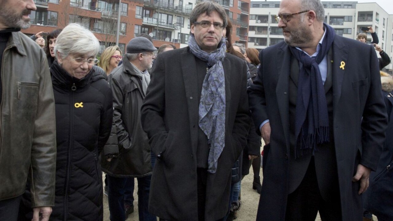 Zosadený líder boj o post nevzdáva. Vládnuť chce pomocou technológií