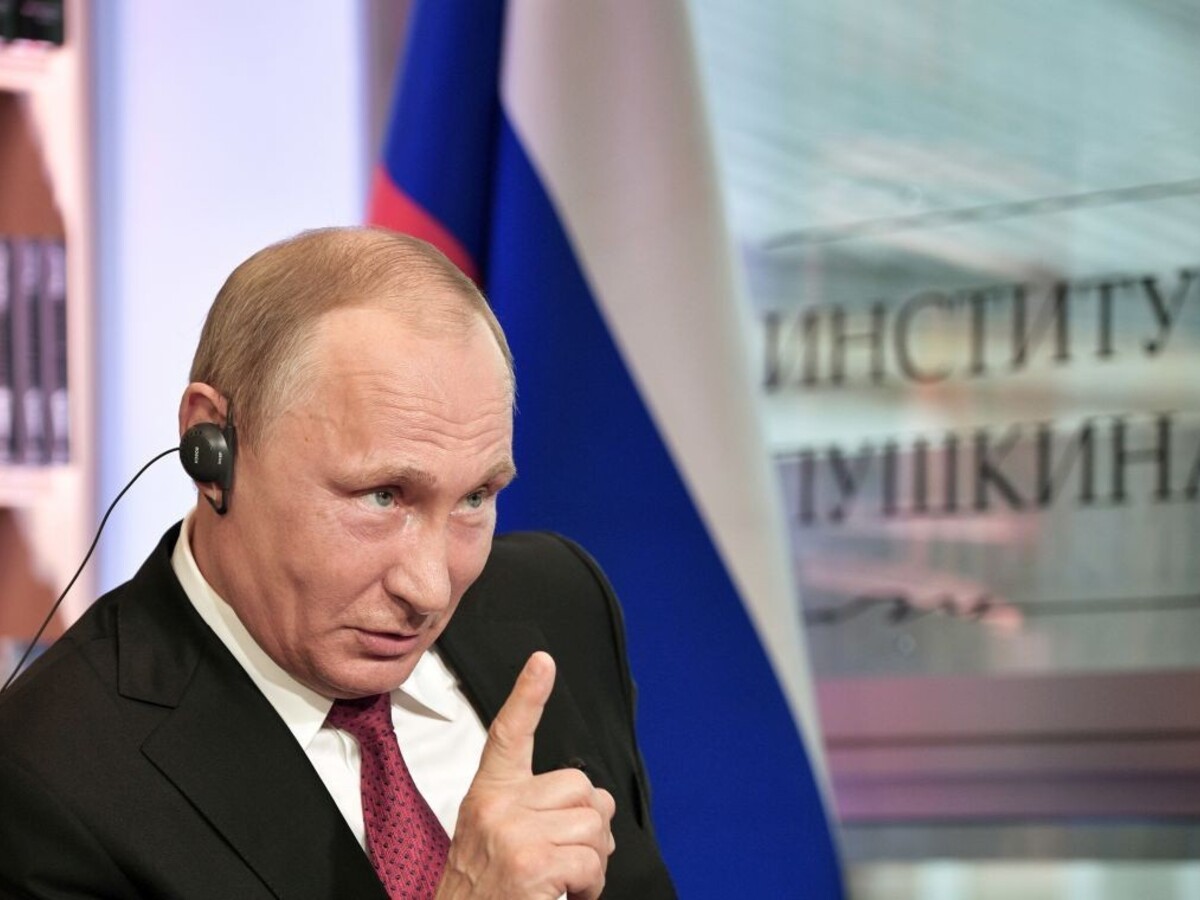 Putin má pred prezidentskými voľbami obrovský náskok v popularite
