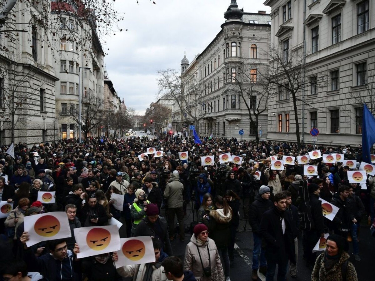 Maďarskí študenti požadujú zmeny, protestovali pred parlamentom