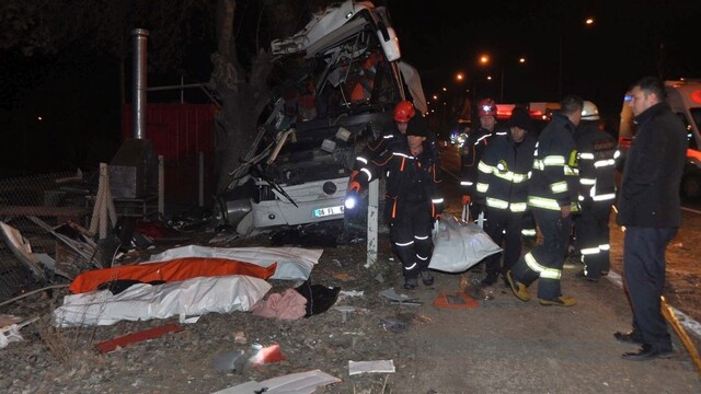 V Turecku havaroval autobus, niekoľko cestujúcich prišlo o život