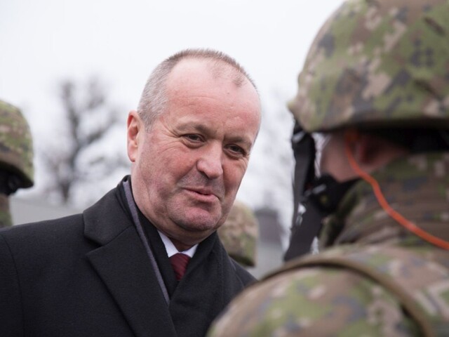 Gajdoš si za novými bojovými vozidlami stojí, Galko protestuje