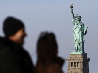 Vládne inštitúcie v USA ochromil shutdown, senátori sa nedohodli