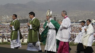 Pápež sa rozlúčil s Peruáncami, cestu venoval najmä chudobným