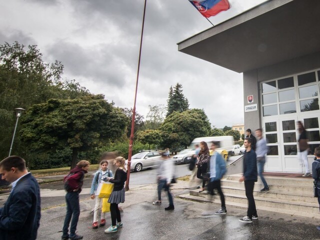 Odložte kvóty na gymnáziá o rok, žiadajú Beblavý so Žitňanskou
