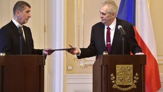 Český Senát rozhodol o Zemanovi. Prezident môže prísť o svoje právomoci