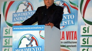 Berlusconi má ideálneho kandidáta na premiéra. Je úplne lojálny