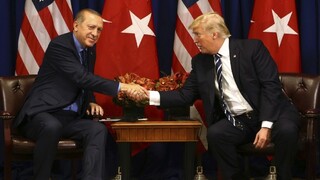 Obmedzte vojenskú operáciu v Sýrii, vyzval Trump Erdogana