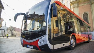 V Bratislave pribudli prvé elektrobusy, cieľom je ekologickejšia doprava