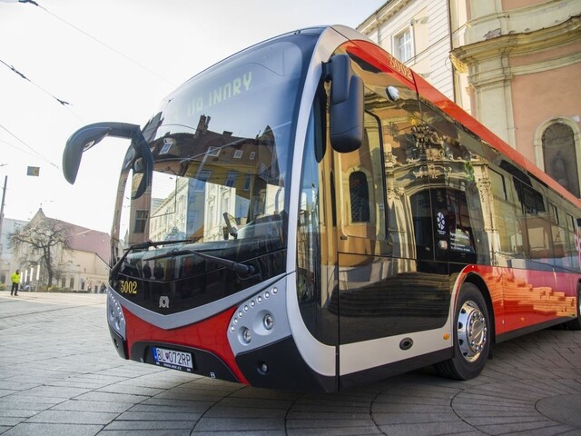 V Bratislave pribudli prvé elektrobusy, cieľom je ekologickejšia doprava