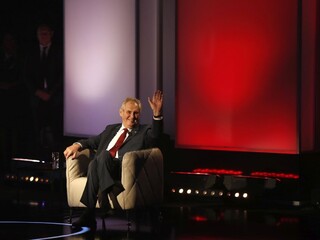 Zeman obhajuje vo voľbách druhý mandát, má za sebou bohatú kariéru