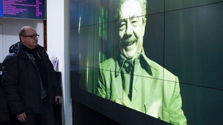 Komédia o Stalinovi dráždi Rusov, kinám hrozia pokuty
