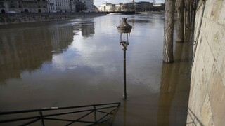 Hladina Seiny nebezpečne stúpa, Paríž vyhlásil pohotovosť