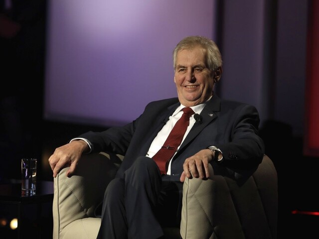 Zeman porazil Drahoša, zostáva českým prezidentom