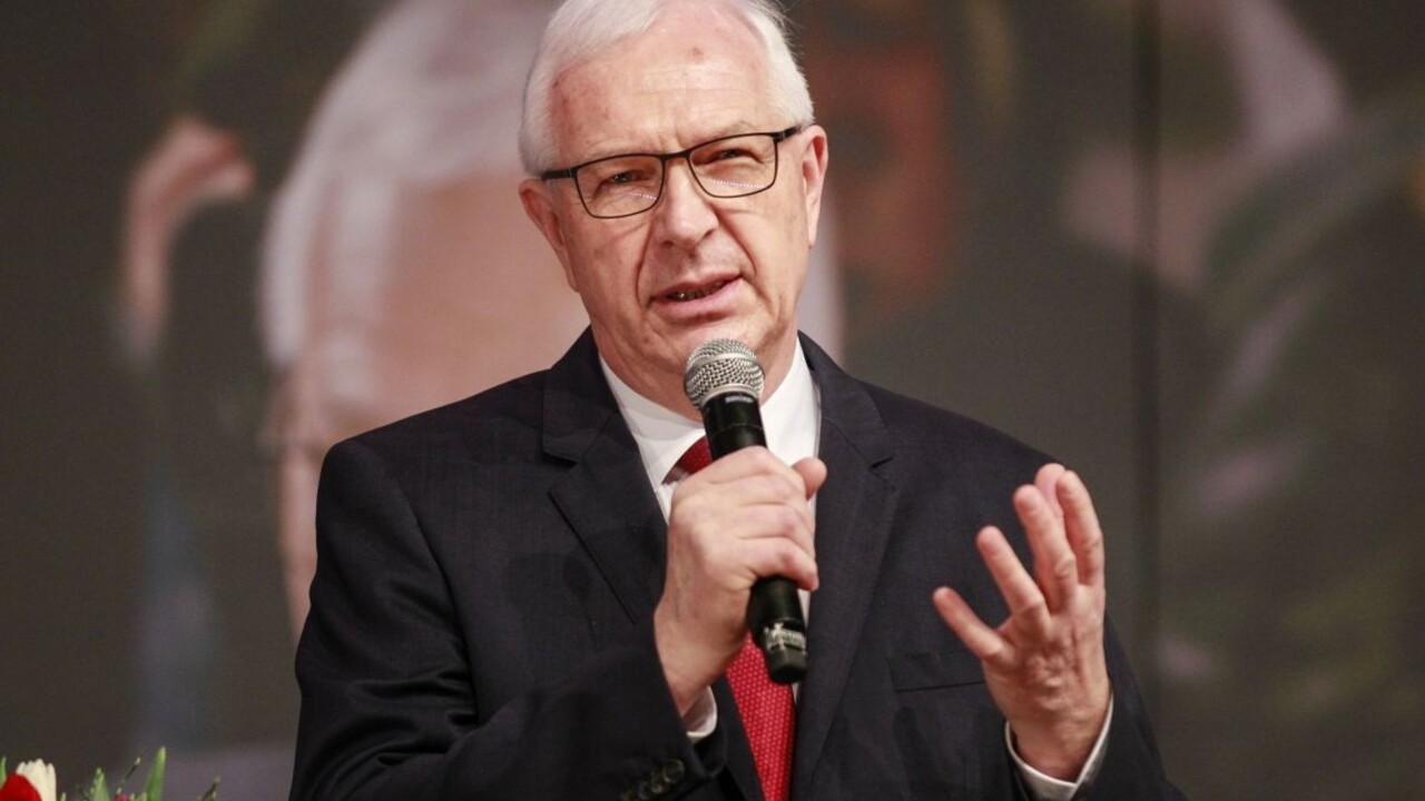 Drahoš rešpektuje Zemanovo víťazstvo, nie však všetky jeho kroky