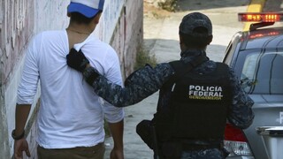 Po zmiznutí tínedžera zatkli policajtov. Mexičania vyšli do ulíc