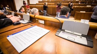 Noví poslanci a desiatky návrhov. Parlament prerokuje 70 bodov