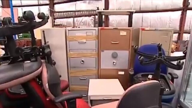 So starým nábytkom ponúkali v bazári aj tajné vládne spisy