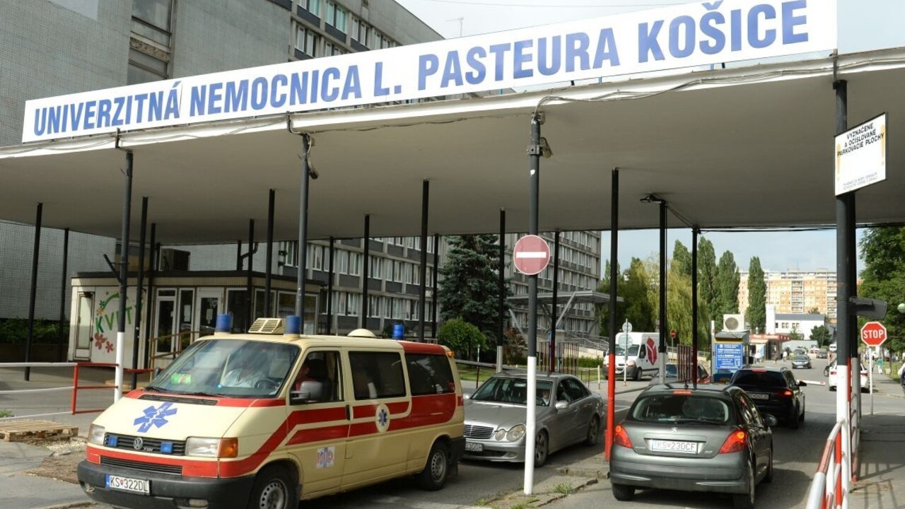 Primára plastickej chirurgie odvolali v súvislosti s klientmi zo zahraničia