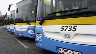 Autobusy využívame menej, dopravcovia bojujú o cestujúcich