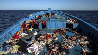 Pri Líbyi sa utopilo takmer sto migrantov, počet obetí môže stúpnuť